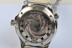 omega-seamaster-diver-300m-james-bond-60th-anniversary-karora-luxusora-back