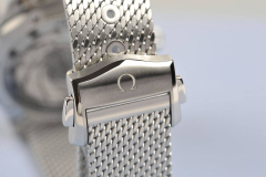 omega-seamaster-diver-300m-james-bond-60th-anniversary-karora-luxusora-clasp