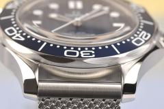 omega-seamaster-diver-300m-james-bond-60th-anniversary-karora-luxusora-cobra