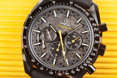 omega-speedmaster-dark-side-of-the-moon-apollo-8-karora-luxusora-beatyshot