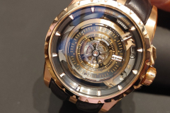 roger-dubuis-excalibur-orbis-in-machina-central-monotourbillon-karora-luxusora-liveshot-1