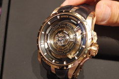 roger-dubuis-excalibur-orbis-in-machina-central-monotourbillon-karora-luxusora-liveshot-2