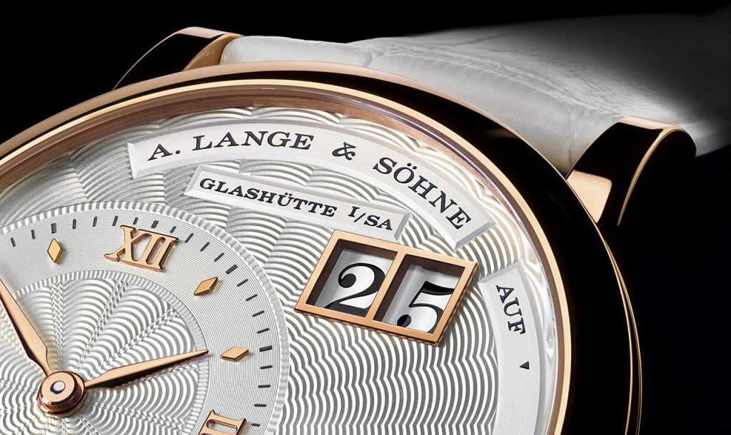 A. Lange & Söhne Kleine Lange 1 Mondphase - az elengedhetetlen nagy méretű osztott dátum