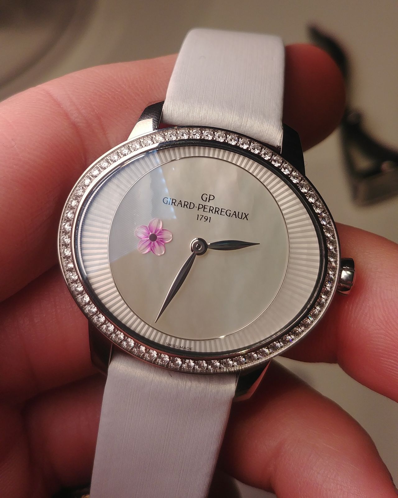 Girard-Perregaux Cat's Eye Plum Blossom - a belépőmodellnek is van bája