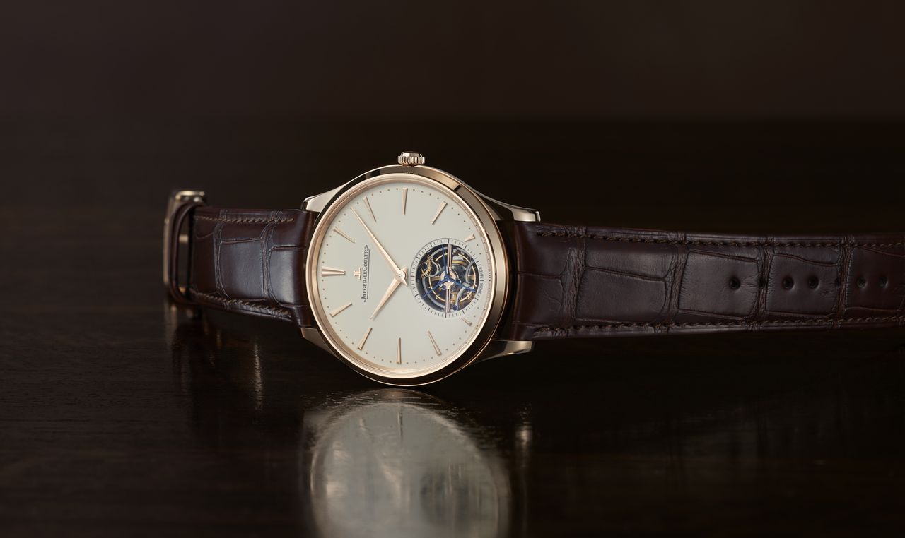 Öltönyóra tourbillonnal