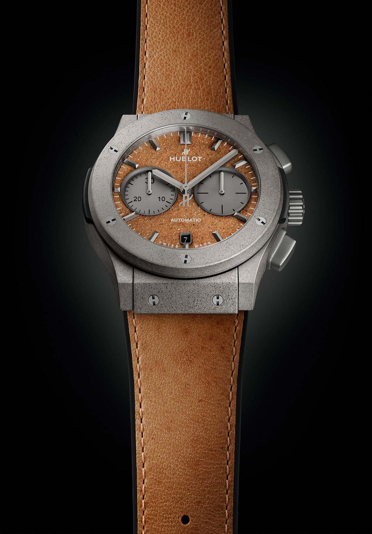 HUBLOT CLASSIC FUSION CHRONOGRAPH CONCRETE SAND. Referenciaszám: 521.XC.0571.VR.UAE21. Forrás: HUBLOT