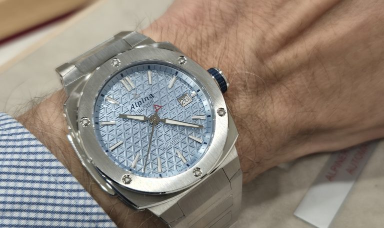 Alpina Alpiner Extreme Automatic wirst shot