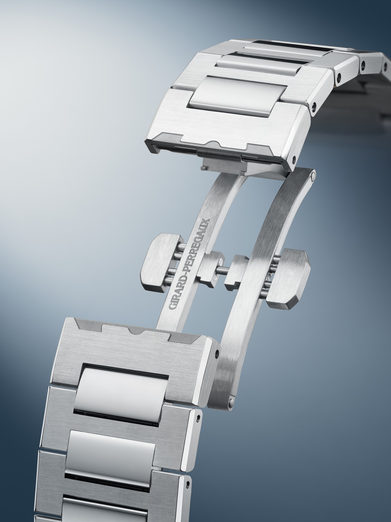 Girard-Perregaux Laureato Three Gold Bridges clasp