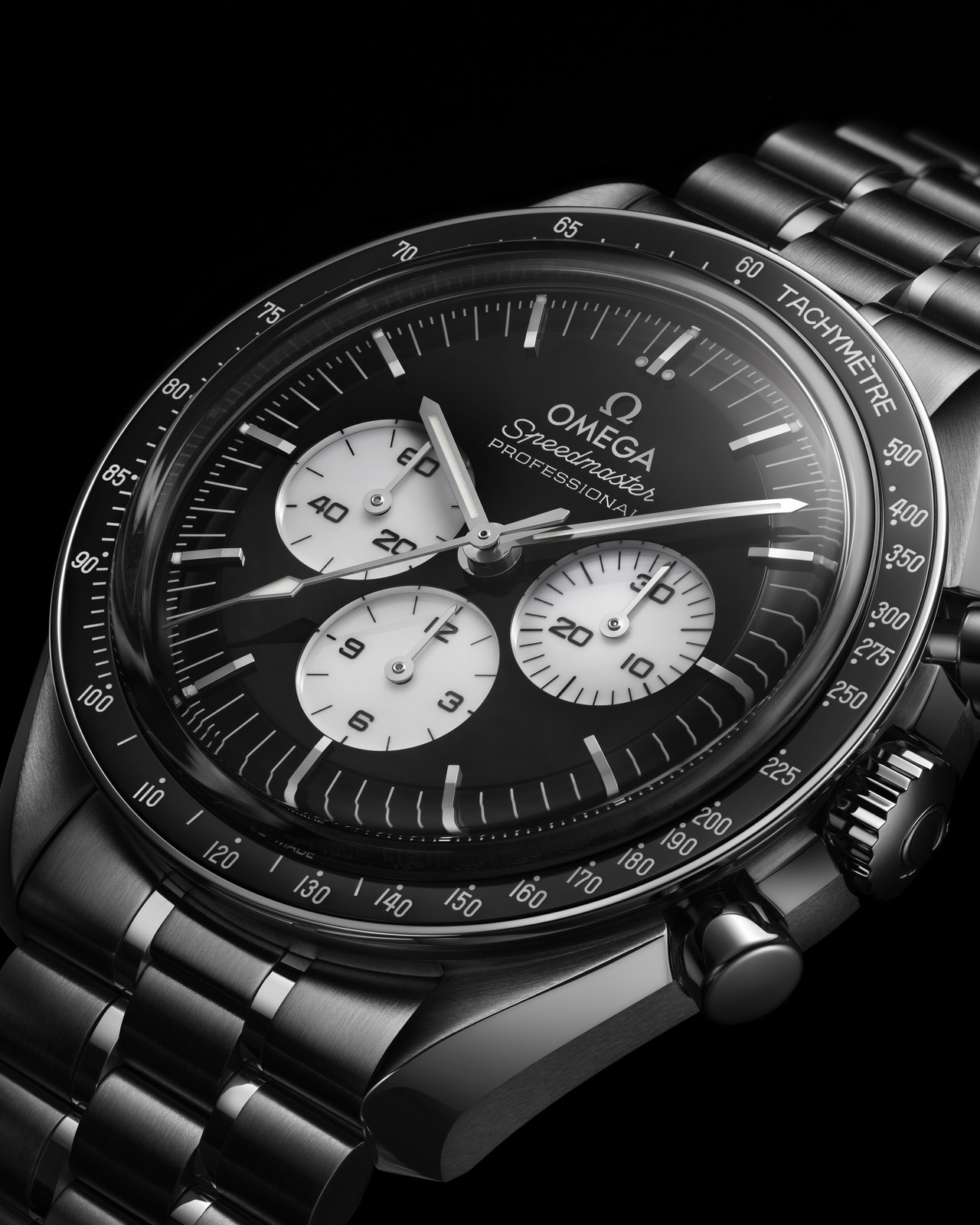 Omega Speedmaster Moonwatch Professional feketén fehéren dial