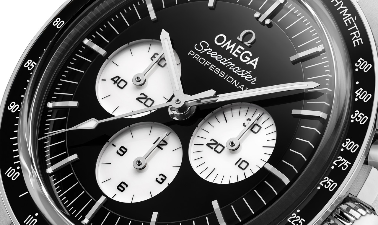 Omega Speedmaster Moonwatch Professional feketén fehéren Omega Speedmaster Moonwatch Professional feketén fehéren