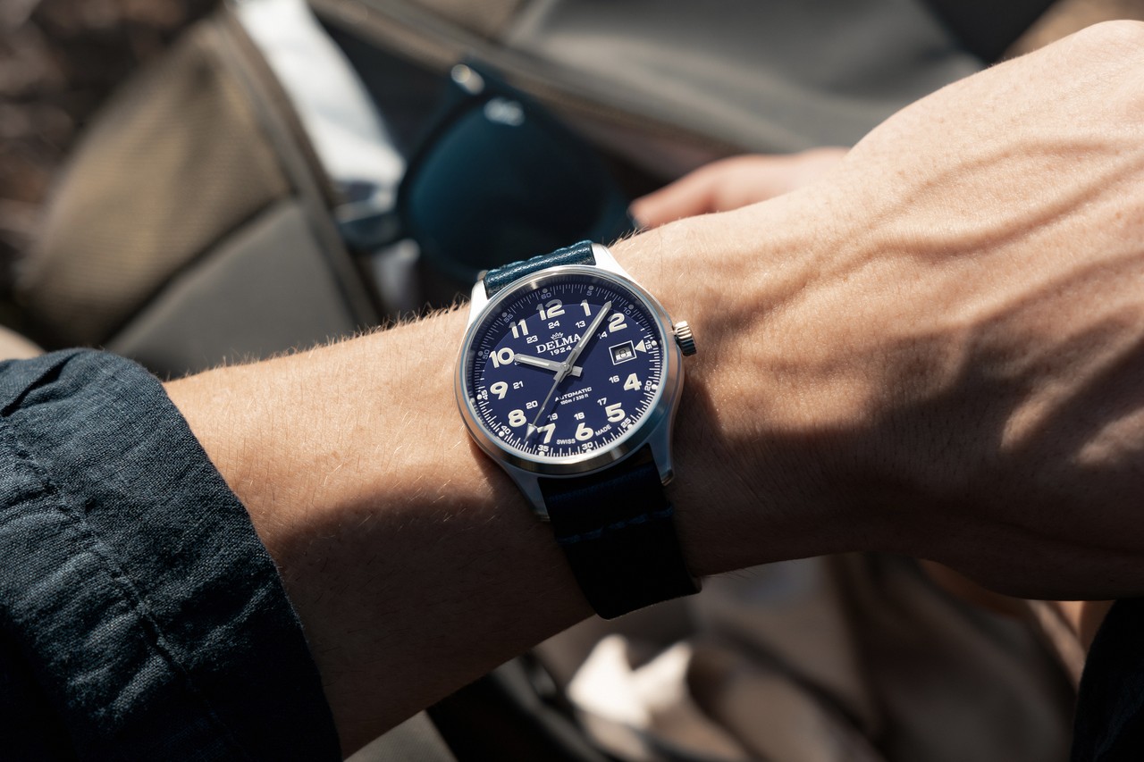 Delma Commander 40 mm wrist shot